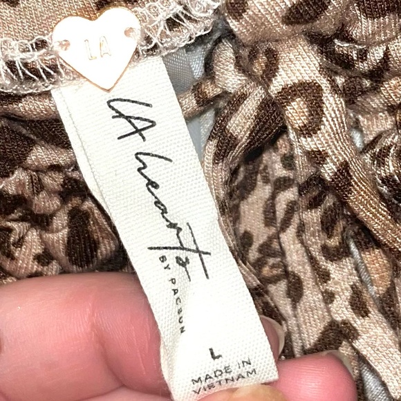 Cheetah print cropped tie-front cami - Picture 2 of 3